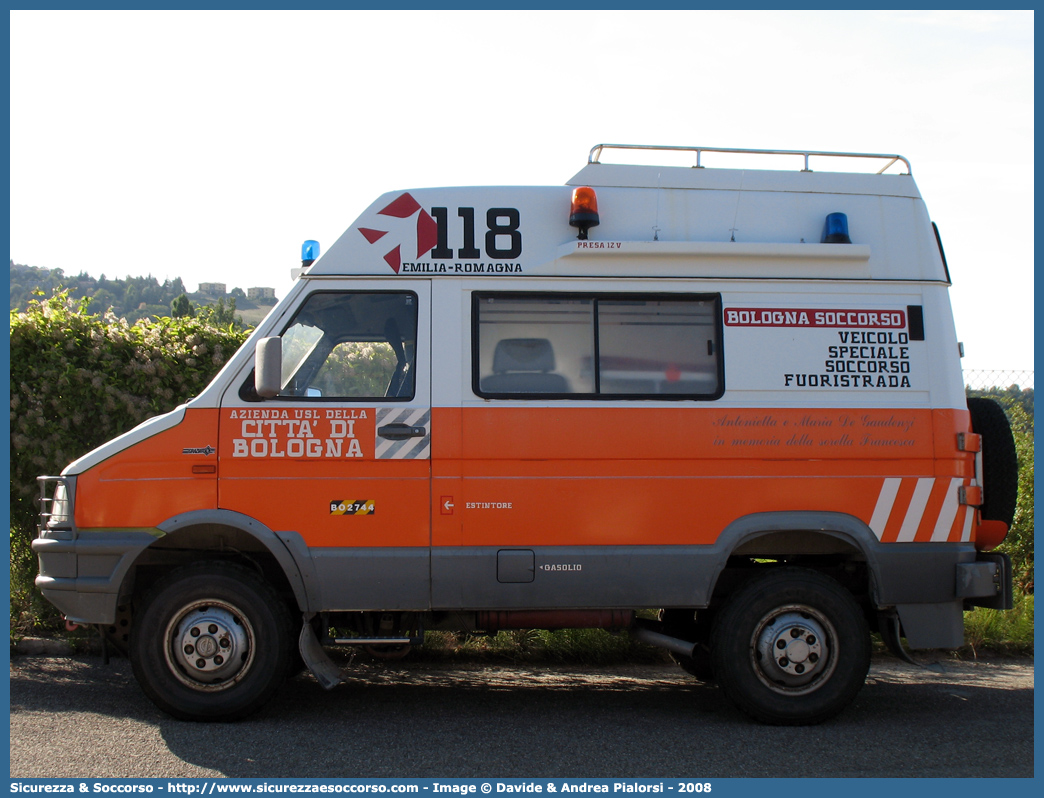 BO 2744
118 Bologna Soccorso
Iveco Daily 4x4 II serie
(variante)
Parole chiave: 118;Bologna;Soccorso;Ambulanza;Iveco;Daily;GECAV;Gestione;Emergenza;Cantieri;Alta Velocità;Variante di Valico