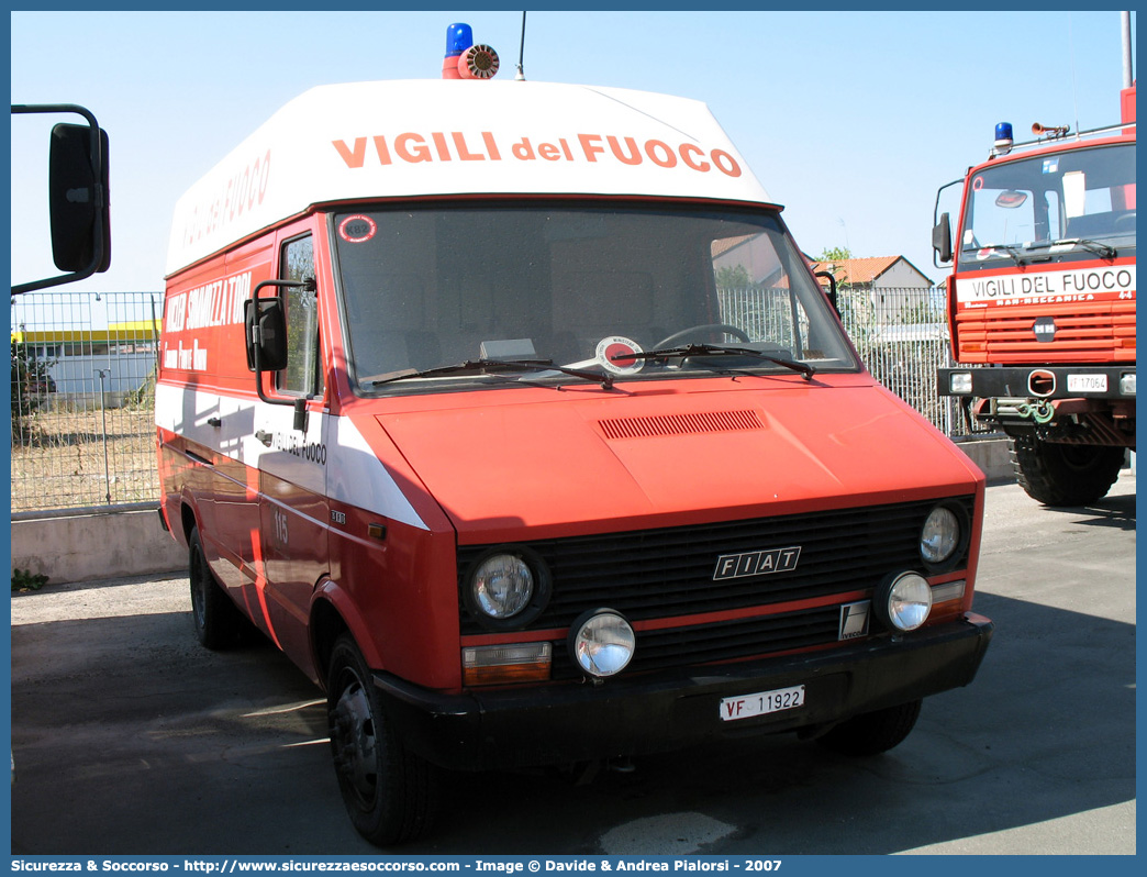 VF 11922
Corpo Nazionale Vigili del Fuoco
Nucleo Soccorso Subacqueo e Acquatico
Iveco Daily 35F8 I serie
Parole chiave: Corpo;Nazionale;Vigili del Fuoco;Vigili;Fuoco;Iveco;Daily;35F8;NSSA;N.S.S.A.;Soccorso;Subacqueo;Acquatico;Sommozzatori;Subacquei