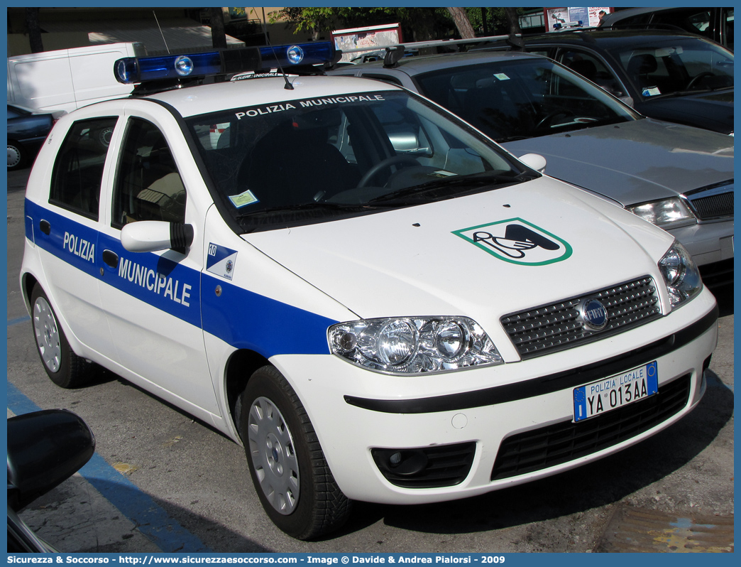 Polizia Locale YA013AA
Polizia Municipale
Comune di Numana
Fiat Punto II serie restyling
Allestitore Focaccia Group S.r.l.
Parole chiave: Polizia;Locale;Municipale;Numana;Fiat;Punto;YA013AA;YA 013 AA;Focaccia