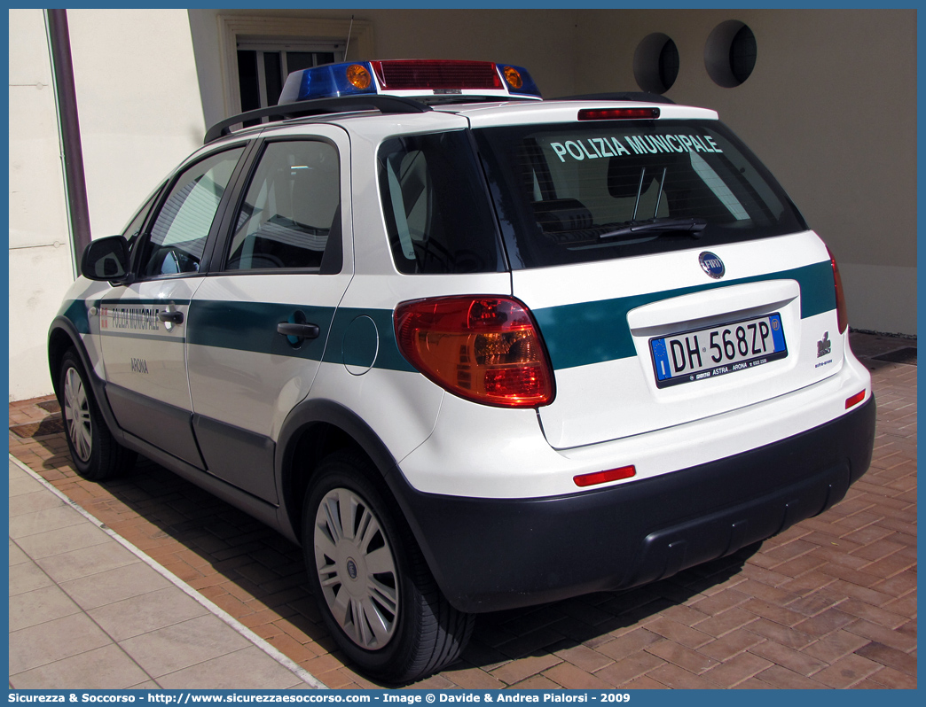 -
Polizia Municipale
Comune di Arona
Fiat Sedici I serie
Parole chiave: PL;P.L.;PM;P.M.;Polizia;Locale;Municipale;Arona;Fiat;Sedici