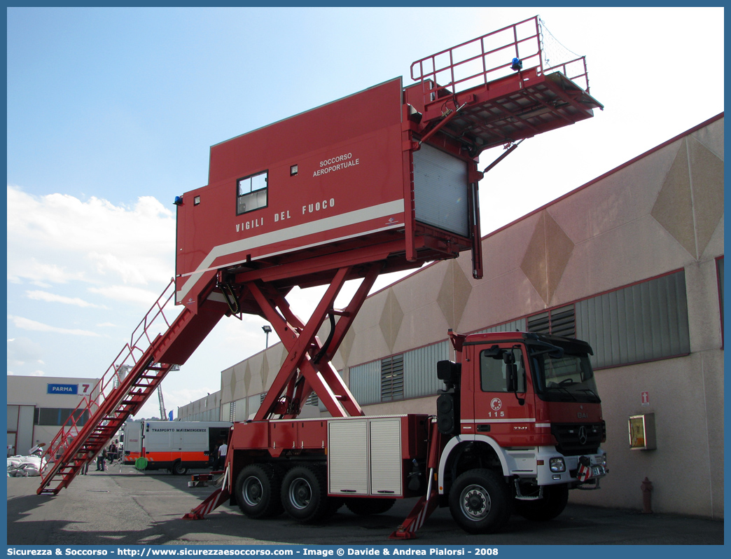 VF 24754
Corpo Nazionale Vigili del Fuoco
Nucleo Aeroportuale
Mercedes Benz Actros 3341 II serie
Parole chiave: Corpo;Nazionale;Vigili del Fuoco;Vigili;Fuoco;Mercedes;Benz;Actros;Aeroportuale