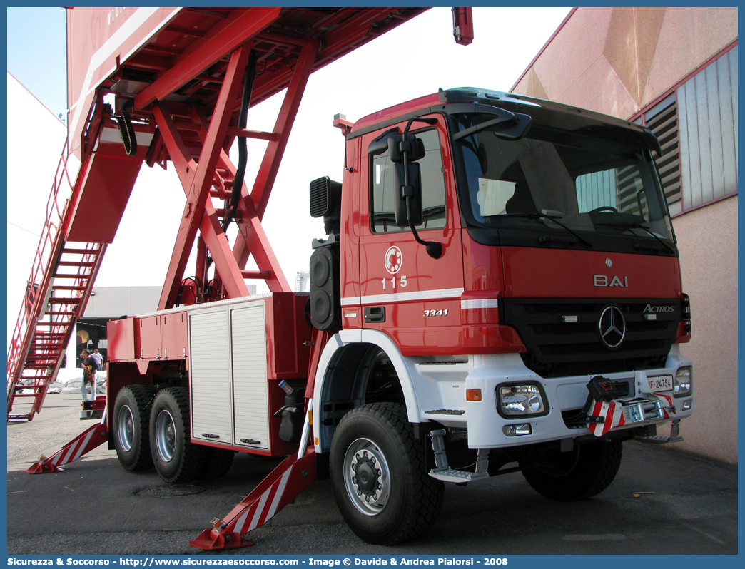 VF 24754
Corpo Nazionale Vigili del Fuoco
Nucleo Aeroportuale
Mercedes Benz Actros 3341 II serie
Parole chiave: Corpo;Nazionale;Vigili del Fuoco;Vigili;Fuoco;Mercedes;Benz;Actros;Aeroportuale