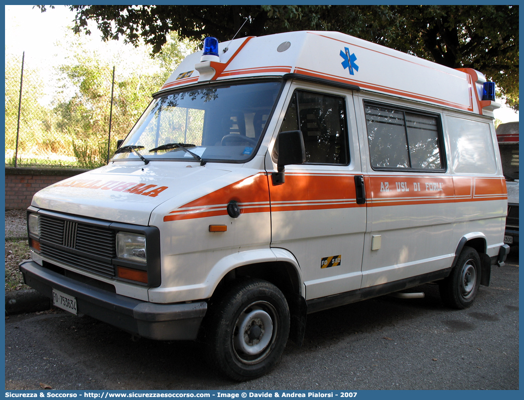 FO 3812
118 Romagna Soccorso
Ambito Territoriale di Forlì
Fiat Ducato I serie
Allestitore Grazia
(variante)
Parole chiave: 118;Romagna;Soccorso;Forlì;Ambulanza;Fiat;Ducato;Grazia