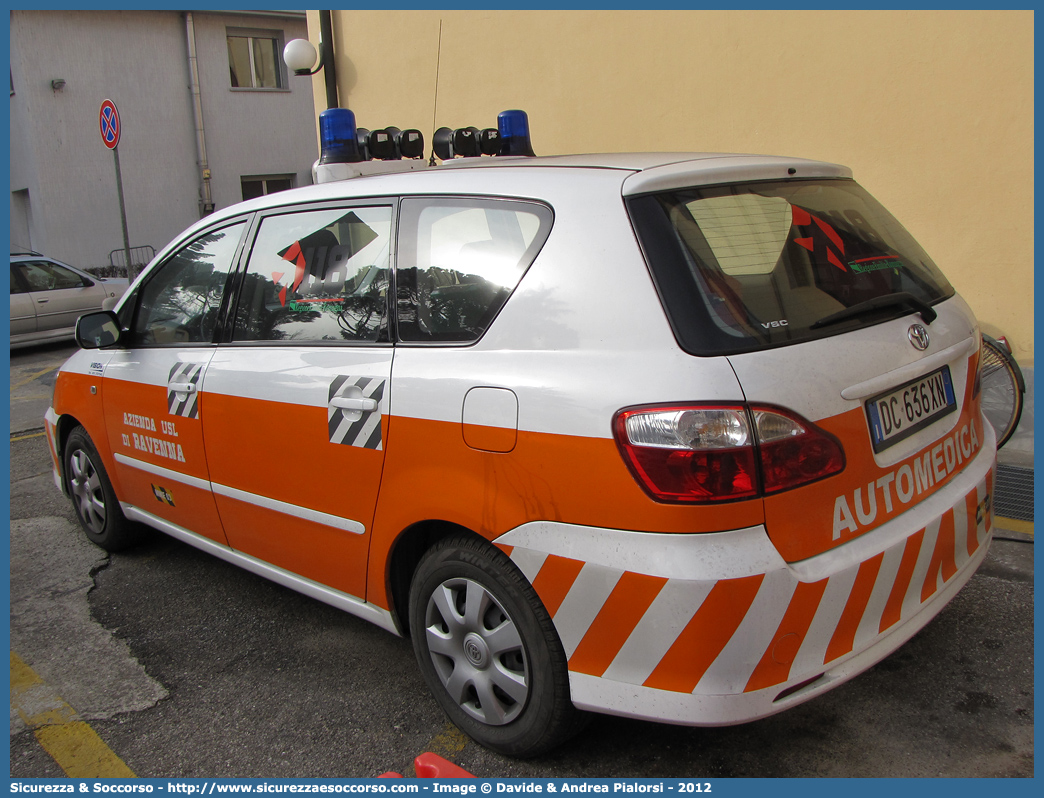 MIKE 03
118 Romagna Soccorso
Ambito Territoriale di Ravenna
Toyota Avensis Verso I serie restyling
Allestitore Vision S.r.l.
(variante)
Parole chiave: Toyota;Avensis;Verso;118;Romagna;Ravenna;Soccorso;Automedica;Auto Medica;Automedicalizzata;Auto Medicalizzata;Vision