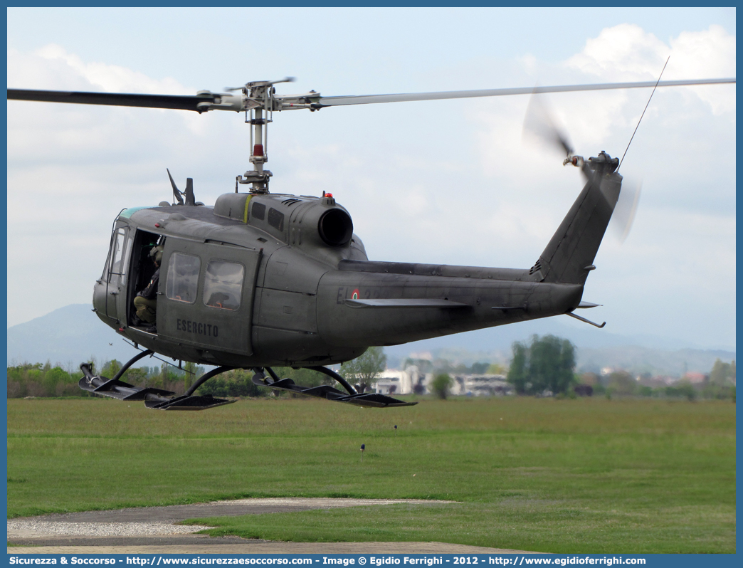 MM80703 EI-332
Esercito Italiano
Aviazione dell'Esercito
Agusta Bell 205
Parole chiave: EI;E.I.;Esercito;Italiano;Aviazione;Agusta;Bell;AB;205