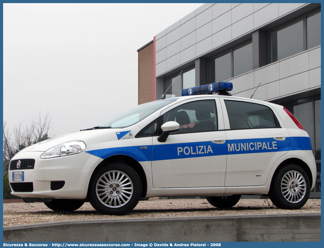 -
Polizia Municipale
Comune di Gabicce Mare
Fiat Grande Punto
Allestitore Focaccia Group S.r.l.
Parole chiave: Polizia;Locale;Municipale;Gabicce Mare;Fiat;Grande Punto;Focaccia