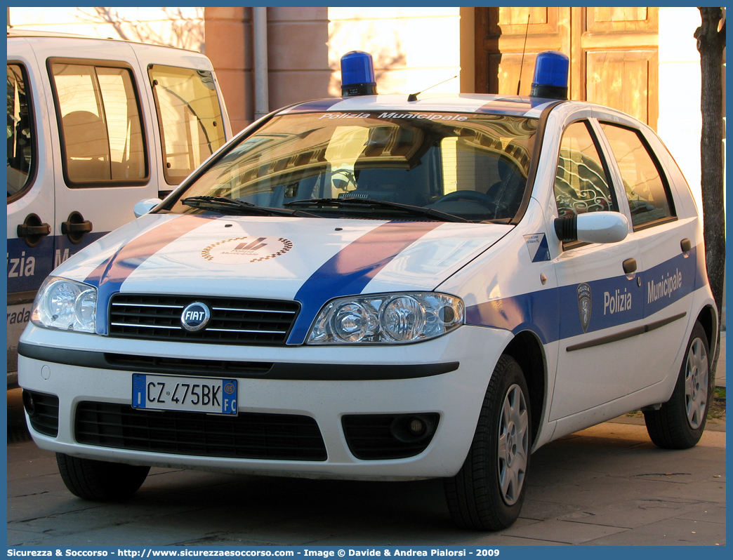 -
Polizia Municipale
Unione Comuni del Rubicone
Fiat Punto III serie
Parole chiave: Polizia;Locale;Municipale;Rubicone;Fiat;Punto