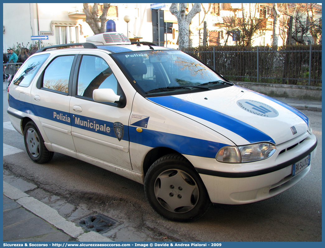 -
Polizia Municipale
Unione Comuni del Rubicone
Fiat Palio Weekend I serie
Parole chiave: Polizia;Locale;Municipale;Rubicone;Fiat;Palio;Weekend