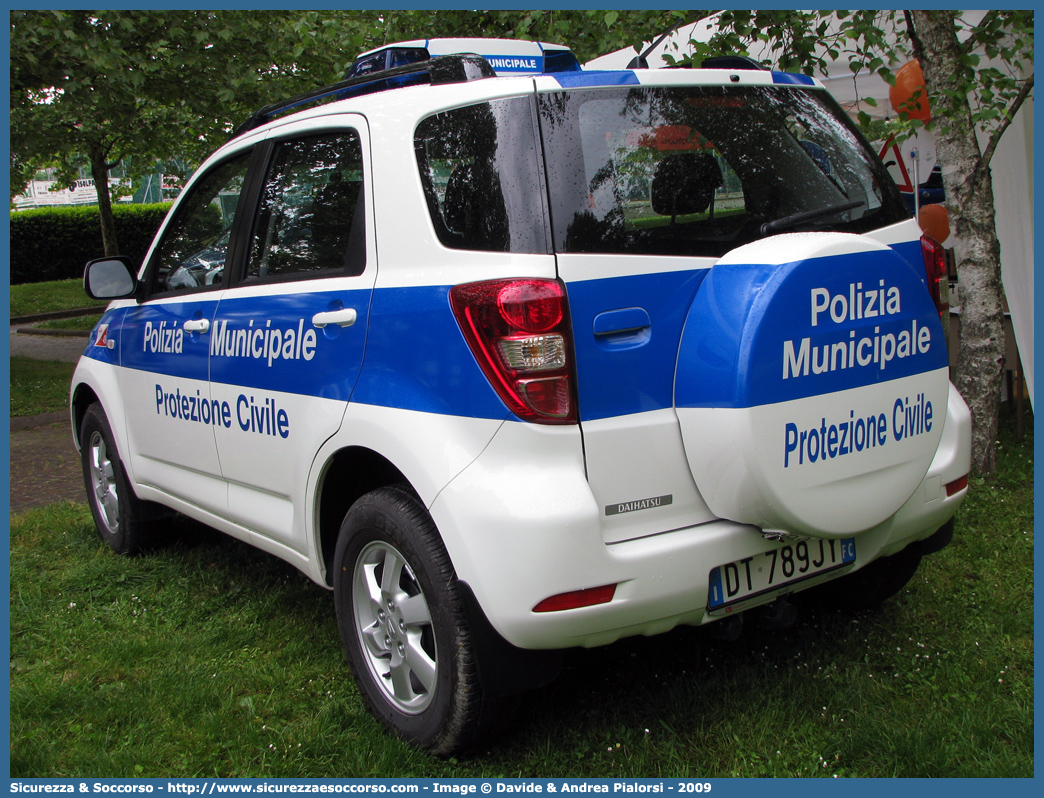 -
Polizia Municipale
Comune di Forlì
Nucleo Protezione Civile
Daihatsu Terios III serie
Parole chiave: Polizia;Locale;Municipale;Forlì;Daihatsu;Terios;Protezione;Civile