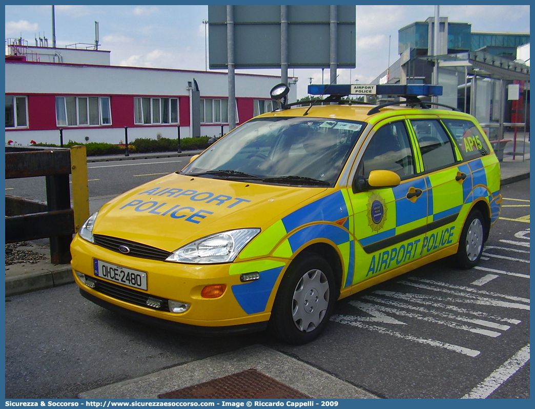 AP15
Republic of Ireland
Poblacht na Héireann
Airport Police Service
Póilíní an t-Aerfoirt
Shannon Airport
Aerfort na Sionainne
Ford Focus Station Wagon
Parole chiave: Republic;Ireland;Poblacht na Héireann;Airport;Police;Service;Póilíní an t-Aerfoirt;Shannon;Airport;Aerfort na Sionainne;Ford;Focus;Station Wagon