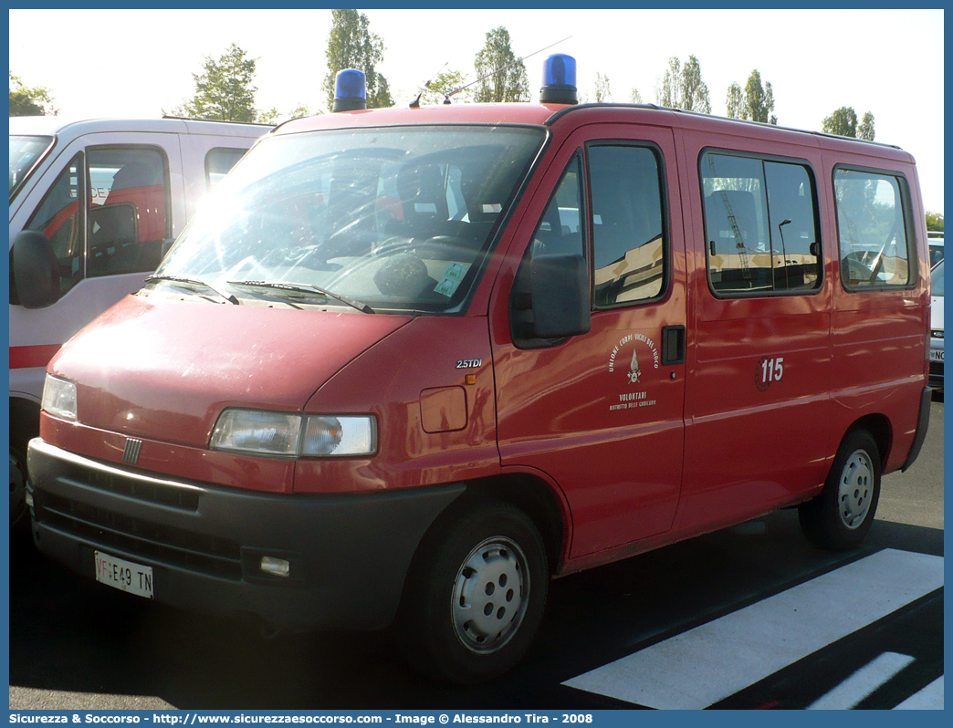 VF E49TN
Unione Distrettuale delle Giudicarie
Fiat Ducato II serie

Parole chiave: VF;V.F.;Vigili del Fuoco;Vigili;Fuoco;Unione;Distrettuale;Giudicarie;Fiat;Ducato;E49TN