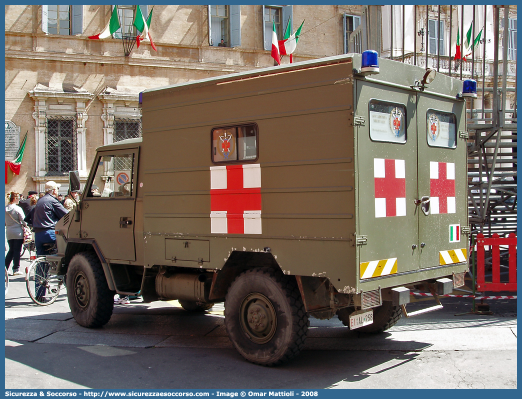 EI AL258
Esercito Italiano
Sanità Militare
Iveco VM90
Allestitore Mussa & Graziano S.r.l.
Parole chiave: EI;E.I.;Esercito;Italiano;Sanità;Militare;Iveco;VM90;Mussa & Graziano