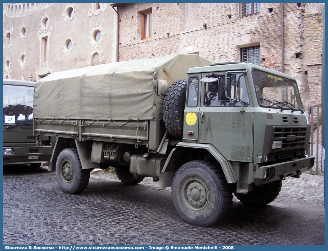 EI AQ083
Esercito Italiano
Iveco ACM 80
Parole chiave: EI;E.I.;Esercito;Italiano;Mezzi;da;Cantiere;Trasporto;Materiali;Supporto;Logistico;Iveco;ACM;80