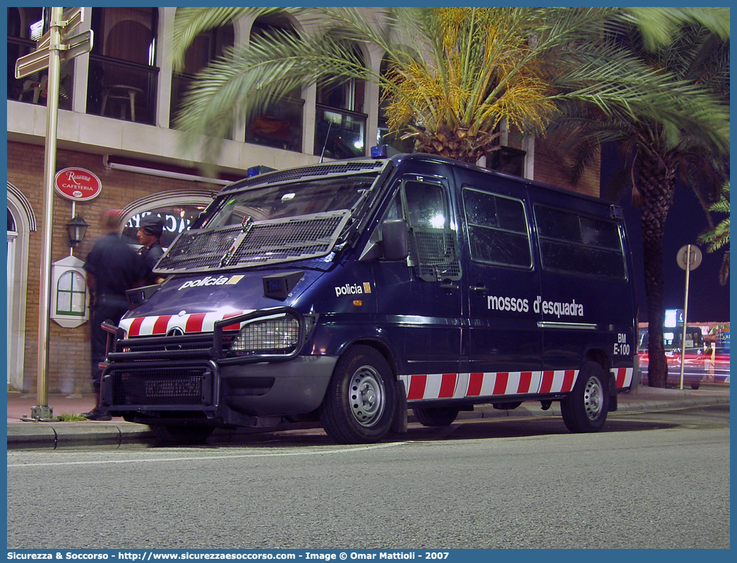 BM E-100
Reino de España
Mossos d'Esquadra
Brigada Mobil
Mercedes Benz Sprinter I generation facelift
Parole chiave: Regno di Spagna;Spagna;Espana;España;Reino de España;Mossos;Esquadra;Mercedes Benz;Sprinter