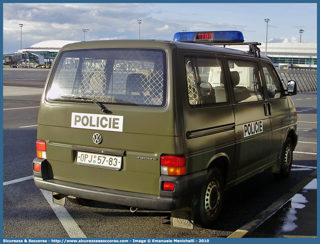 -
Česká Republika
Policie České Republiky
Volkswagen Transporter T4
Parole chiave: Česká;Republika;Policie;České;Republiky;Volkswagen;Transporter;T4