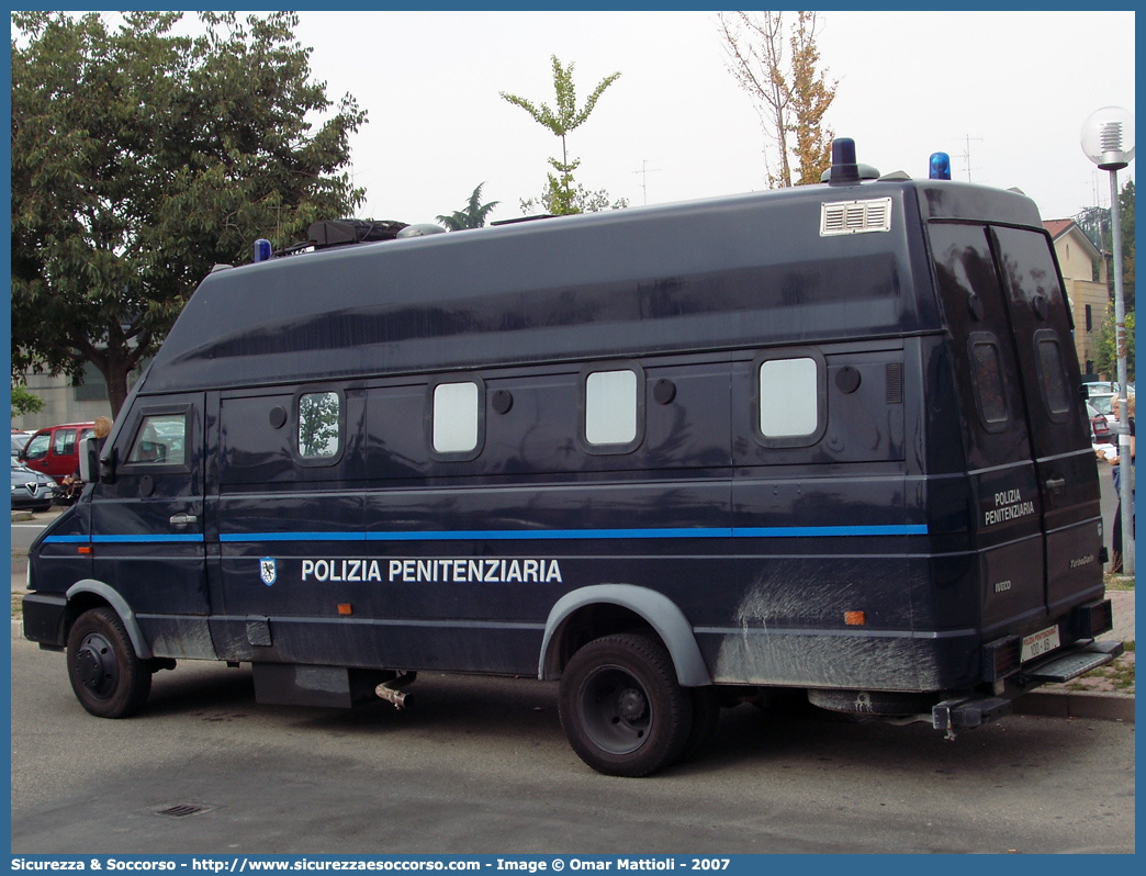 Polizia Penitenziaria 100AB
Polizia Penitenziaria
Iveco Daily 59-12 II serie

Parole chiave: PolPen;Pol.Pen.;AdiC;A.diC.;Agenti di Custodia;Polizia Penitenziaria;Iveco;Daily;59-12 II serie;100AB