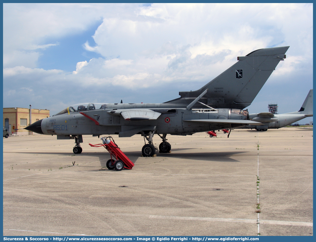 MM7014 / RS-01
Aeronautica Militare Italiana
Panavia PA-200 Tornado IDS
Reparto Sperimentale Volo
Parole chiave: A.M.I.;AMI;Aeronautica;Militare;Italiana;Panavia;PA-200;PA200;Tornado