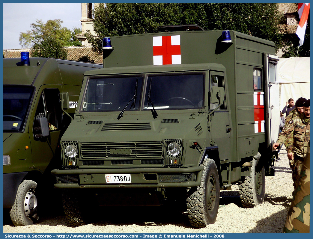 EI 738DJ
Esercito Italiano
Sanità Militare
Iveco VM90
Allestitore Mussa & Graziano S.r.l.
Parole chiave: EI;E.I.;Esercito;Italiano;Sanità;Militare;Iveco;VM90;Mussa & Graziano