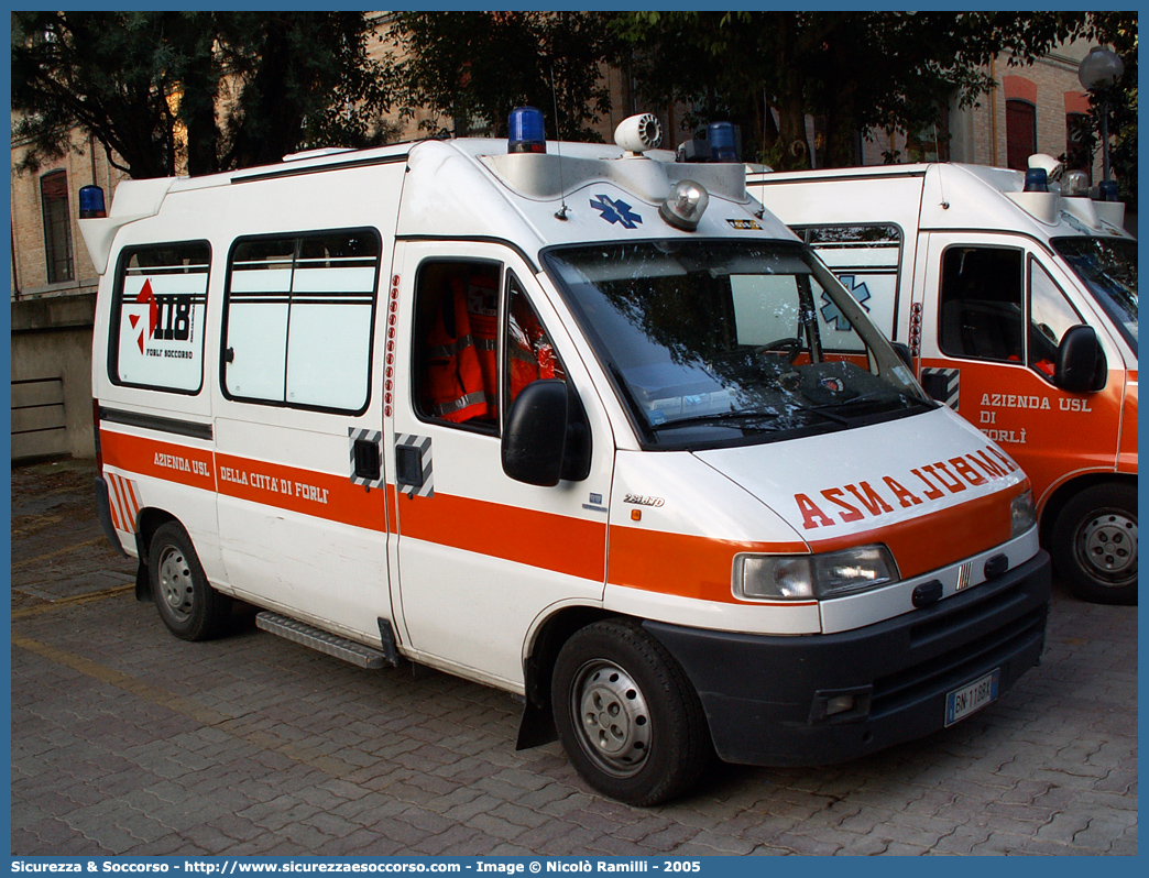 FO 02
118 Romagna Soccorso
Ambito Territoriale di Forlì
Fiat Ducato II serie
Allestitore MAF S.n.c.
Parole chiave: 118;Romagna;Soccorso;Forlì;Forli;Ambulanza;Autoambulanza;Fiat;Ducato;MAF