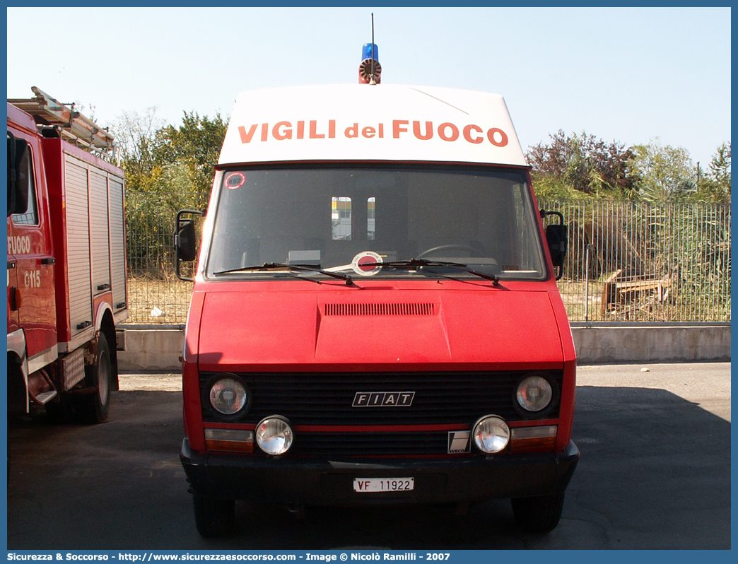 VF 11922
Corpo Nazionale Vigili del Fuoco
Nucleo Soccorso Subacqueo e Acquatico
Iveco Daily 35F8 I serie
Parole chiave: Corpo;Nazionale;Vigili del Fuoco;Vigili;Fuoco;Iveco;Daily;35F8;NSSA;N.S.S.A.;Soccorso;Subacqueo;Acquatico;Sommozzatori;Subacquei