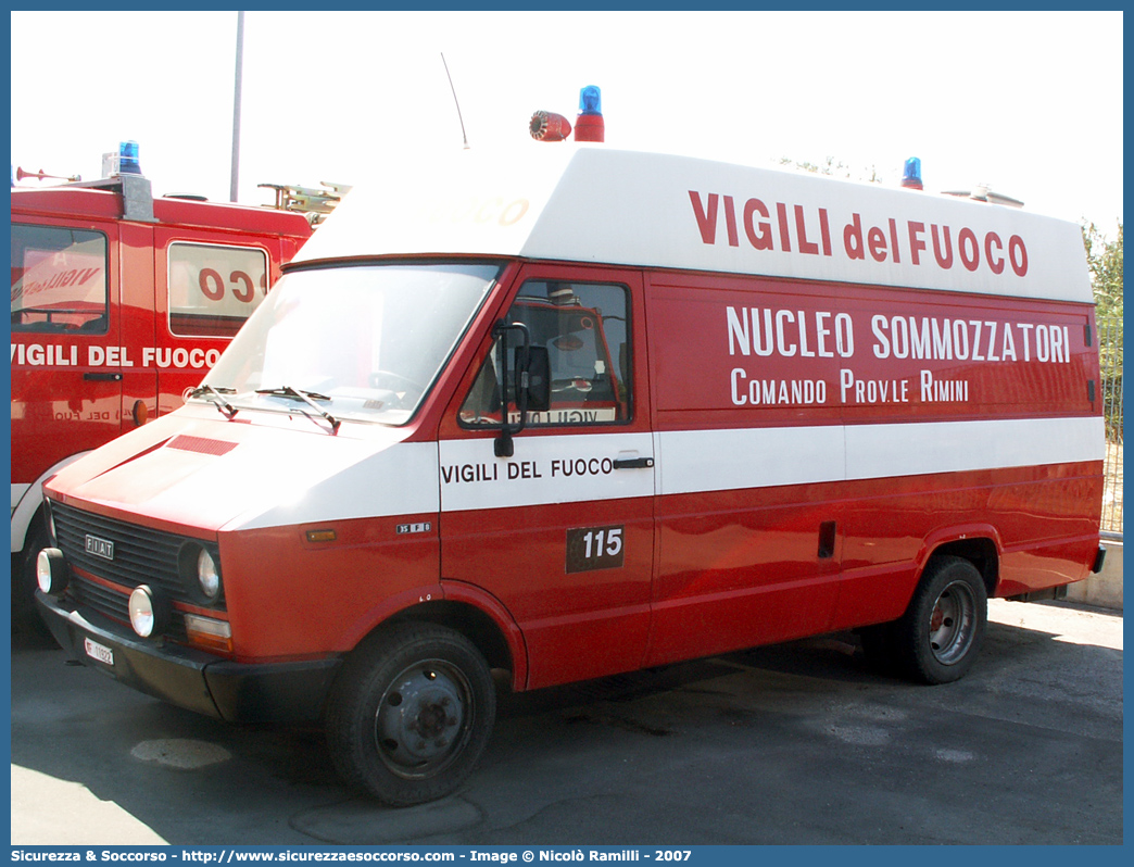 VF 11922
Corpo Nazionale Vigili del Fuoco
Nucleo Soccorso Subacqueo e Acquatico
Iveco Daily 35F8 I serie
Parole chiave: Corpo;Nazionale;Vigili del Fuoco;Vigili;Fuoco;Iveco;Daily;35F8;NSSA;N.S.S.A.;Soccorso;Subacqueo;Acquatico;Sommozzatori;Subacquei