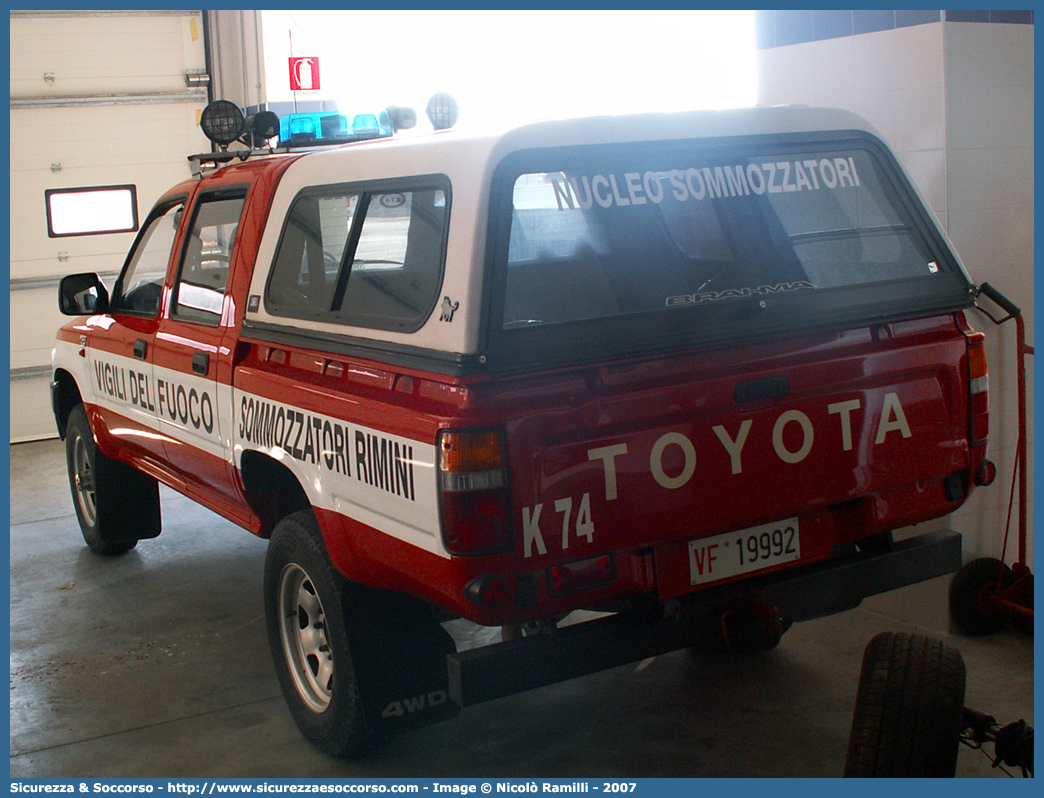 VF 19992
Corpo Nazionale Vigili del Fuoco
Nucleo Soccorso Subacqueo e Acquatico
Toyota Hilux V serie
Parole chiave: Corpo;Nazionale;Vigili del Fuoco;Vigili;Fuoco;Toyota;Hilux;NSSA;N.S.S.A.;Soccorso;Subacqueo;Acquatico;Sommozzatori;Subacquei