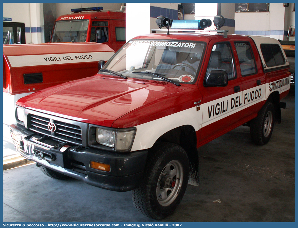 VF 19992
Corpo Nazionale Vigili del Fuoco
Nucleo Soccorso Subacqueo e Acquatico
Toyota Hilux V serie
Parole chiave: Corpo;Nazionale;Vigili del Fuoco;Vigili;Fuoco;Toyota;Hilux;NSSA;N.S.S.A.;Soccorso;Subacqueo;Acquatico;Sommozzatori;Subacquei