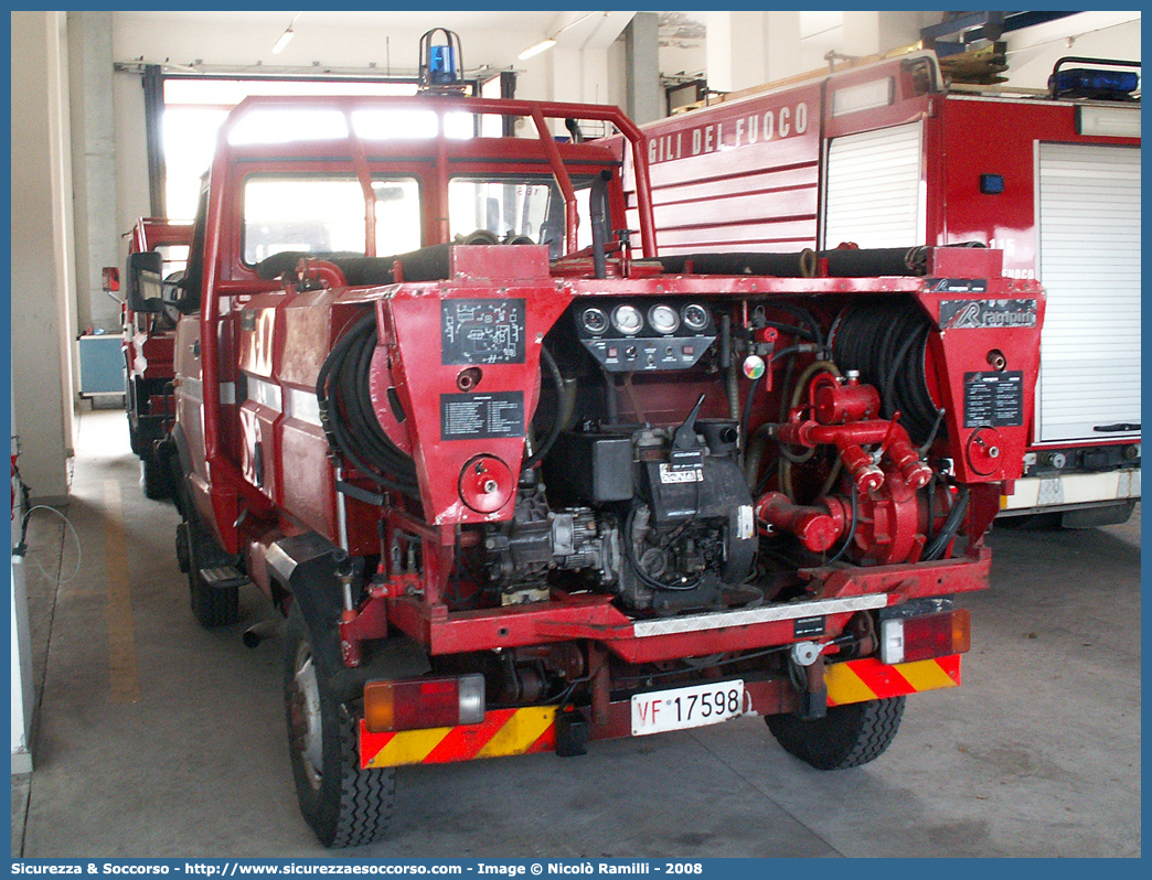 VF 17598
Corpo Nazionale Vigili del Fuoco
Iveco Daily 40-10 4x4 II serie
Parole chiave: Corpo;Nazionale;Vigili del Fuoco;Vigili;Fuoco;Iveco;Daily;40-10;AIB