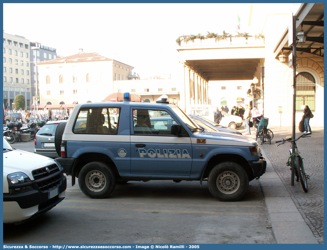 Polizia E8531
Polizia di Stato
Polizia Ferroviaria
Mitsubishi Pajero SWB II serie
Parole chiave: PS;P.S.;Polizia;di;Stato;Ferroviaria;Polfer;Mitsubishi;Pajero;SWB