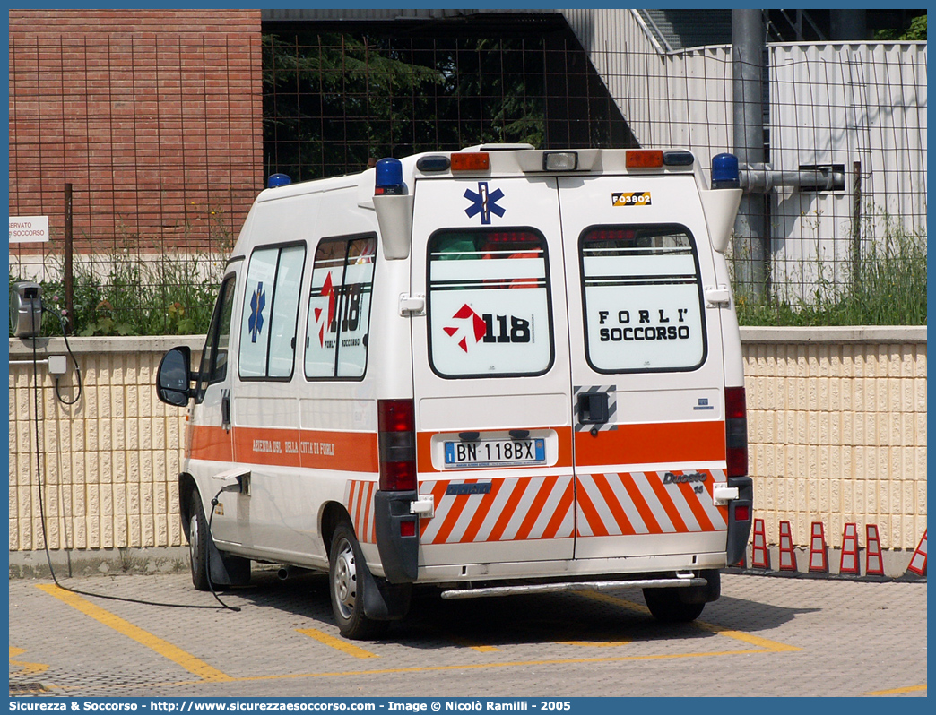 FO 02
118 Romagna Soccorso
Ambito Territoriale di Forlì
Fiat Ducato II serie
Allestitore MAF S.n.c.
Parole chiave: 118;Romagna;Soccorso;Forlì;Forli;Ambulanza;Autoambulanza;Fiat;Ducato;MAF