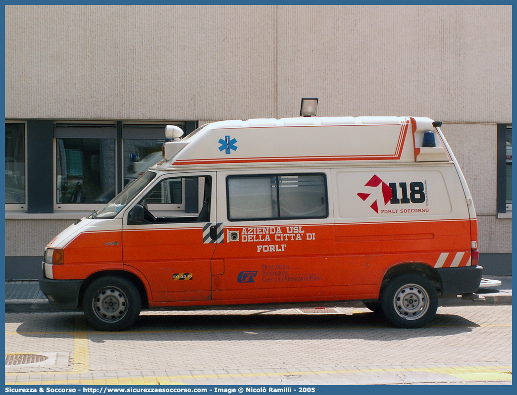 FO 10
118 Romagna Soccorso
Ambito Territoriale di Forlì
Volkswagen Transporter T4
Allestitore Grazia
Parole chiave: 118;Romagna;Soccorso;Forlì;Ambulanza;Volkswagen;Transporter;T4;Grazia