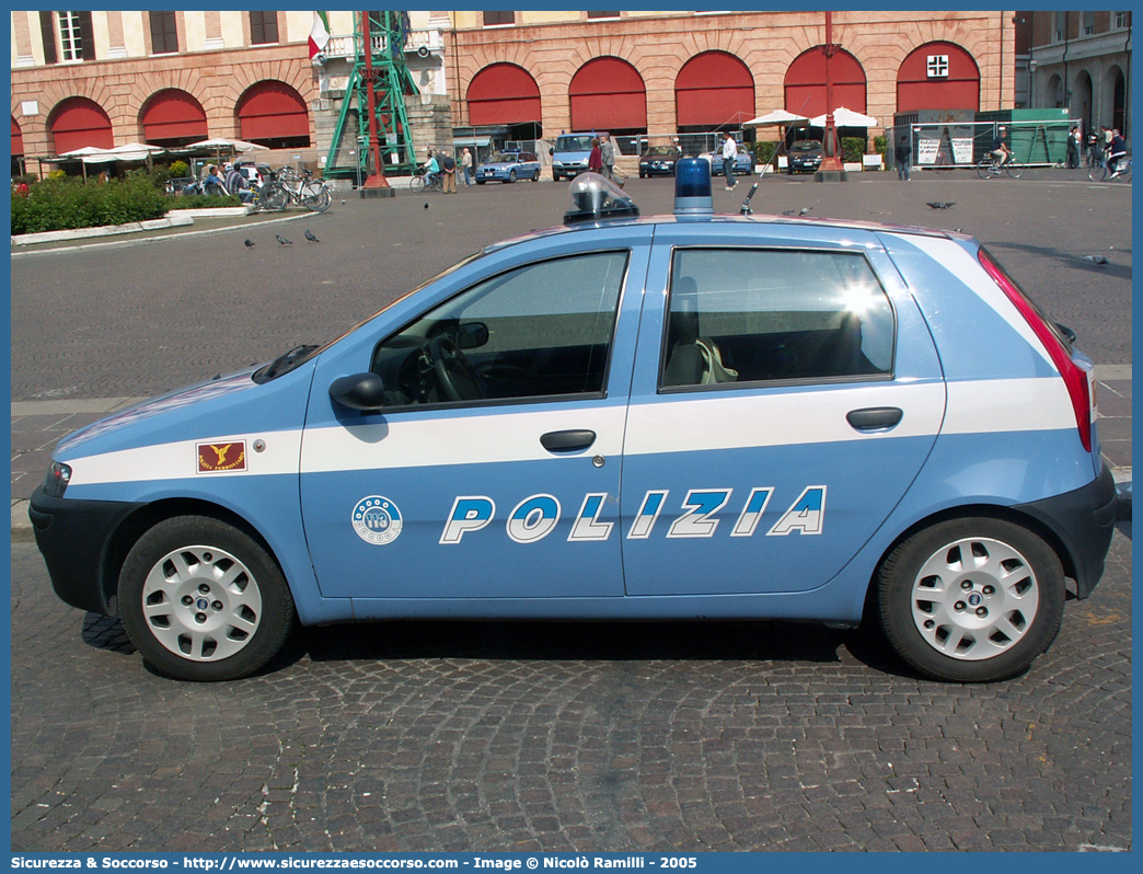 Polizia E6062
Polizia di Stato
Polizia Ferroviaria
Fiat Punto II serie
Parole chiave: Polizia;Stato;Polizia di Stato;Ferroviaria;Polfer;Fiat;Punto;E6062