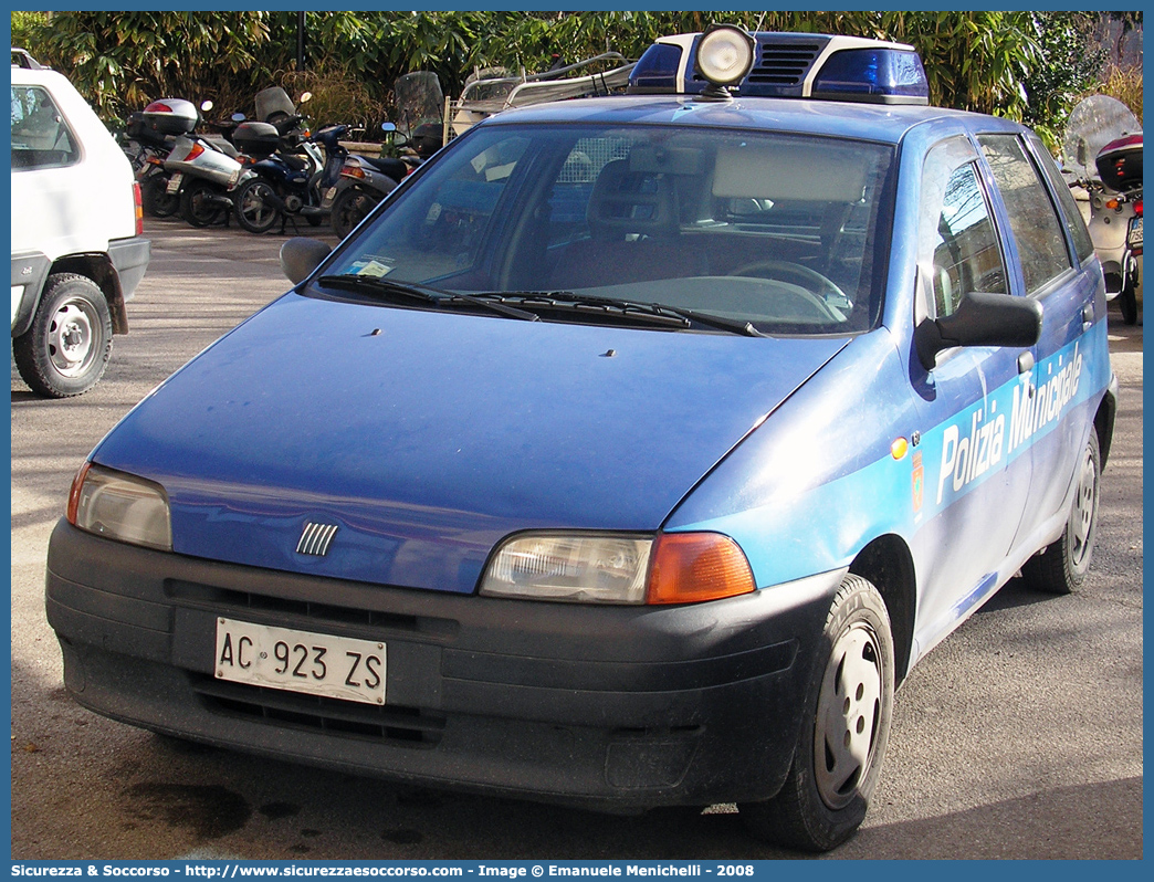 -
Polizia Municipale
Comune di Terni
Fiat Punto I serie
Parole chiave: Polizia;Locale;Municipale;Terni;Fiat;Punto