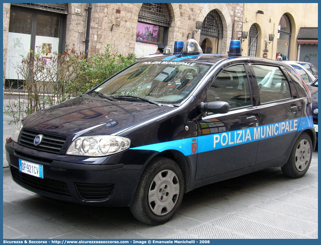 -
Polizia Municipale
Comune di Perugia
Fiat Punto III serie
Parole chiave: Polizia;Locale;Municipale;Perugia;Fiat;Punto