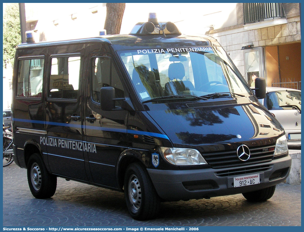 Polizia Penitenziaria 912AC
Polizia Penitenziaria
Mercedes Benz Sprinter 316 I serie restyling
Parole chiave: PP;P.P.;Pol.Pen.;PolPen;AdiC;A.diC.;Agenti;di;Custodia;Polizia;Penitenziaria;Nucleo;Traduzioni;Piantonamenti;Mercedes;Benz;Sprinter