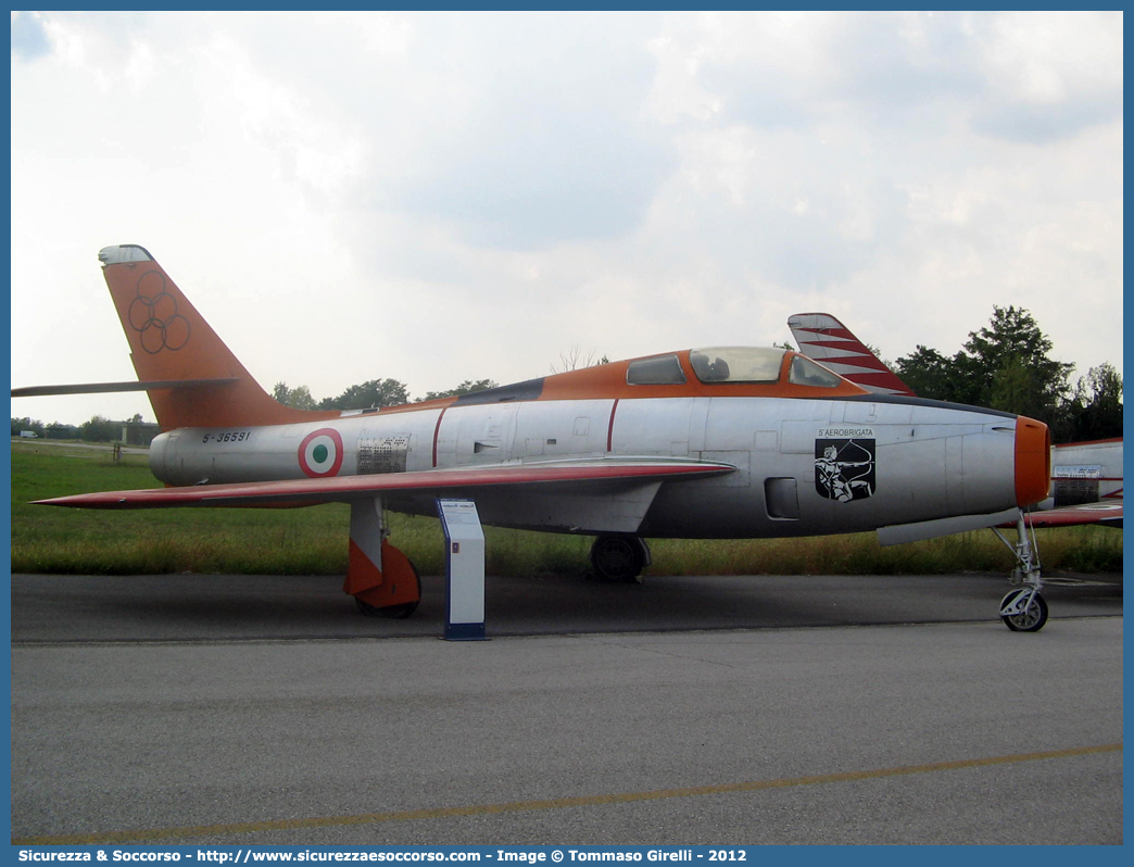 5-36591
Aeronautica Militare Italiana
Republic F-84F Thunderstreak
Getti Tonanti
Parole chiave: AM;A.M.I.;AMI;Aeronautica;Militare;Italiana;Republic;F-84F;F84;Thunderstreak;Getti;Tonanti