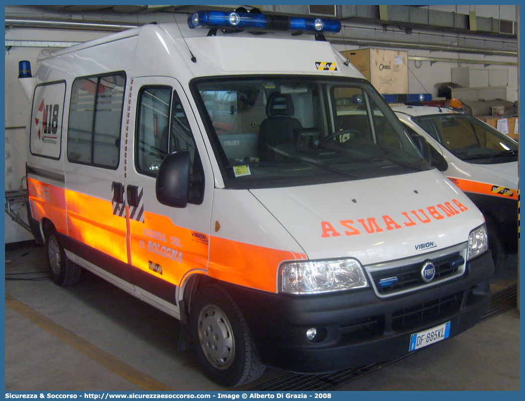 BO 0640
118 Bologna Soccorso
Fiat Ducato II serie restyling
Allestitore Vision S.r.l.
Parole chiave: 118;Bologna;Soccorso;Ambulanza;Fiat;Ducato;Vision