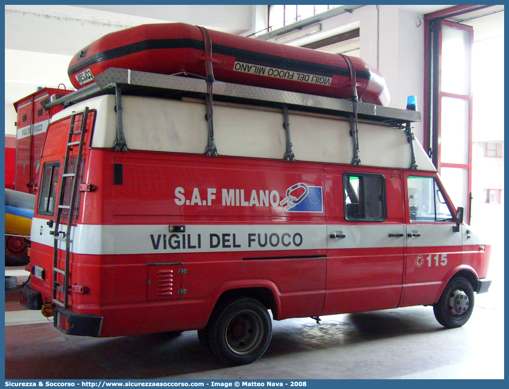 VF 15847
Corpo Nazionale Vigili del Fuoco
Nucleo Speleo Alpino Fluviale
Iveco Daily 35-8 I serie
Parole chiave: Corpo;Nazionale;Vigili del Fuoco;Vigili;Fuoco;Iveco;Daily;35-8;SAF;S.A.F.;Speleo;Alpino;Fluviale