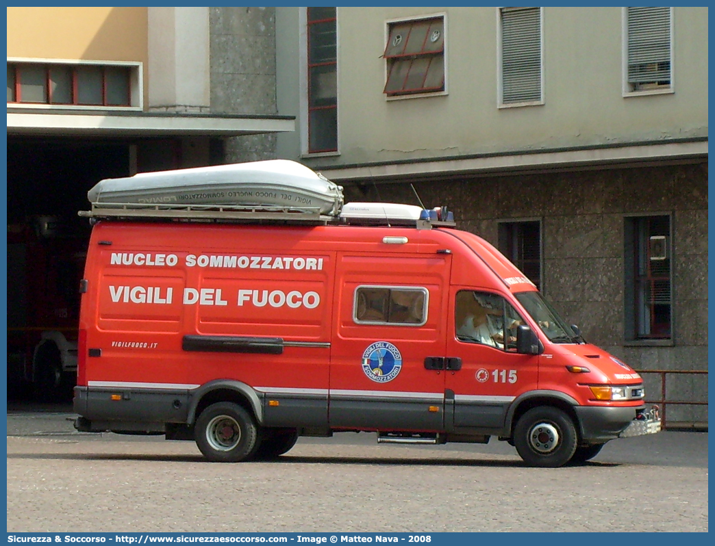 VF 21909
Corpo Nazionale Vigili del Fuoco
Nucleo Soccorso Subacqueo e Acquatico
Iveco Daily 60C15 III serie
Parole chiave: Corpo;Nazionale;Vigili del Fuoco;Vigili;Fuoco;Iveco;Daily;60C15;NSSA;N.S.S.A.;Soccorso;Subacqueo;Acquatico;Sommozzatori;Subacquei