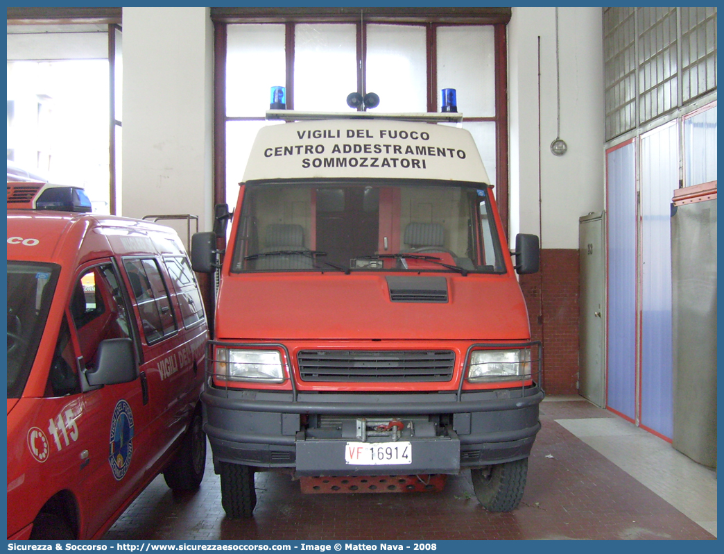 VF 16914
Corpo Nazionale Vigili del Fuoco
Nucleo Soccorso Subacqueo e Acquatico
Iveco Daily 40-10 4x4 II serie
Parole chiave: Corpo;Nazionale;Vigili del Fuoco;Vigili;Fuoco;Iveco;Daily;40-10;NSSA;N.S.S.A.;Soccorso;Subacqueo;Acquatico;Sommozzatori;Subacquei