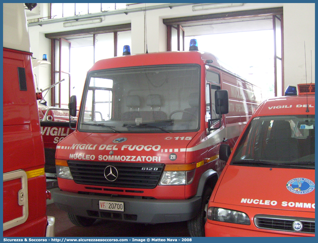 VF 20700
Corpo Nazionale Vigili del Fuoco
Nucleo Soccorso Subacqueo e Acquatico
Mercedes Benz Vario 612D
Parole chiave: VVF;V.V.F.;Corpo;Nazionale;Vigili;del;Fuoco;Vigili;Mercedes;Benz;Vario;612D;NSSA;N.S.S.A.;Soccorso;Subacqueo;Acquatico;Sommozzatori;Subacquei