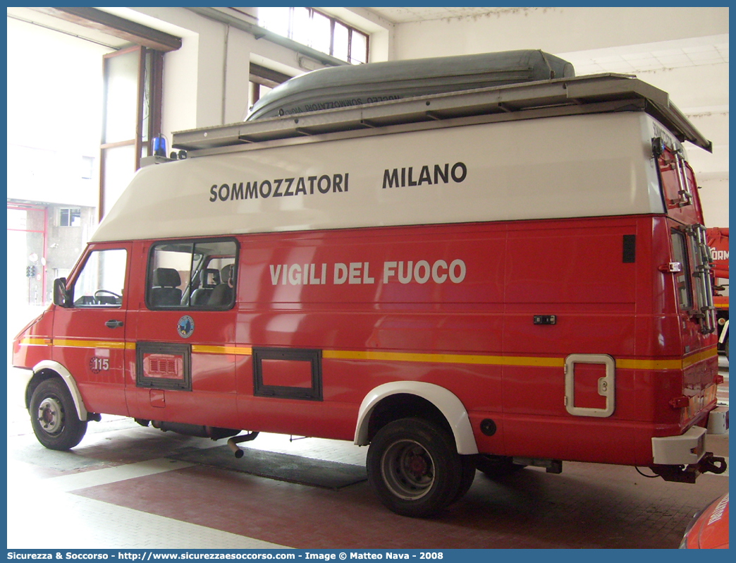 VF 19019
Corpo Nazionale Vigili del Fuoco
Nucleo Soccorso Subacqueo e Acquatico
Iveco Daily 59-12 II serie
Parole chiave: VVF;V.V.F.;Corpo;Nazionale;Vigili;del;Fuoco;Iveco;Daily;59-12;59.12;NSSA;N.S.S.A.;Soccorso;Subacqueo;Acquatico;Sommozzatori;Subacquei