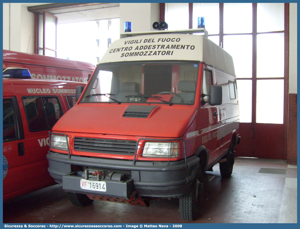 VF 16914
Corpo Nazionale Vigili del Fuoco
Nucleo Soccorso Subacqueo e Acquatico
Iveco Daily 40-10 4x4 II serie
Parole chiave: Corpo;Nazionale;Vigili del Fuoco;Vigili;Fuoco;Iveco;Daily;40-10;NSSA;N.S.S.A.;Soccorso;Subacqueo;Acquatico;Sommozzatori;Subacquei