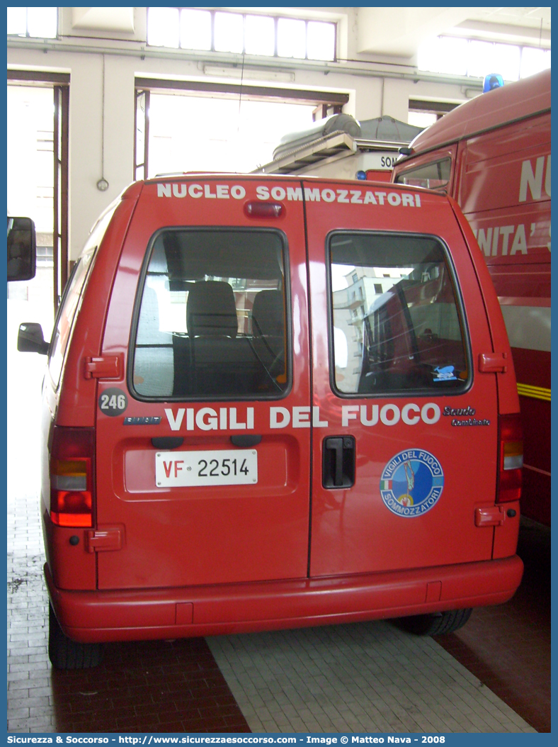 VF 22514
Corpo Nazionale Vigili del Fuoco
Nucleo Soccorso Subacqueo e Acquatico
Fiat Scudo II serie
Parole chiave: Corpo;Nazionale;Vigili del Fuoco;Vigili;Fuoco;Fiat;Scudo;NSSA;N.S.S.A.;Soccorso;Subacqueo;Acquatico;Sommozzatori;Subacquei