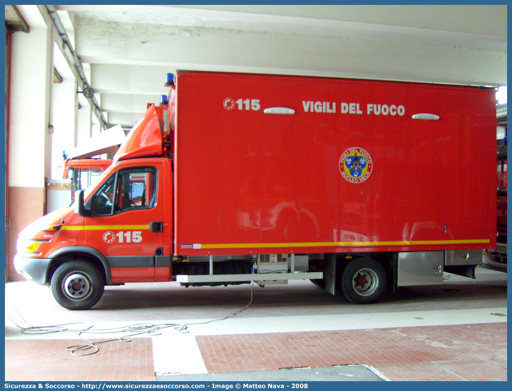 VF 22801
Corpo Nazionale Vigili del Fuoco
Nucleo N.B.C.R.
Iveco Daily 60C15 III serie
Allestitore Sperotto S.p.A.
Parole chiave: VVF;V.V.F.;Corpo;Nazionale;Vigili;del;Fuoco;Iveco;Daily;60C15;NBCR;N.B.C.R.;Nucleare;Batteriologico;Chimico;Radiologico;Radiometrico;Radiometria;Radioattività;Radioattivita;Sperotto