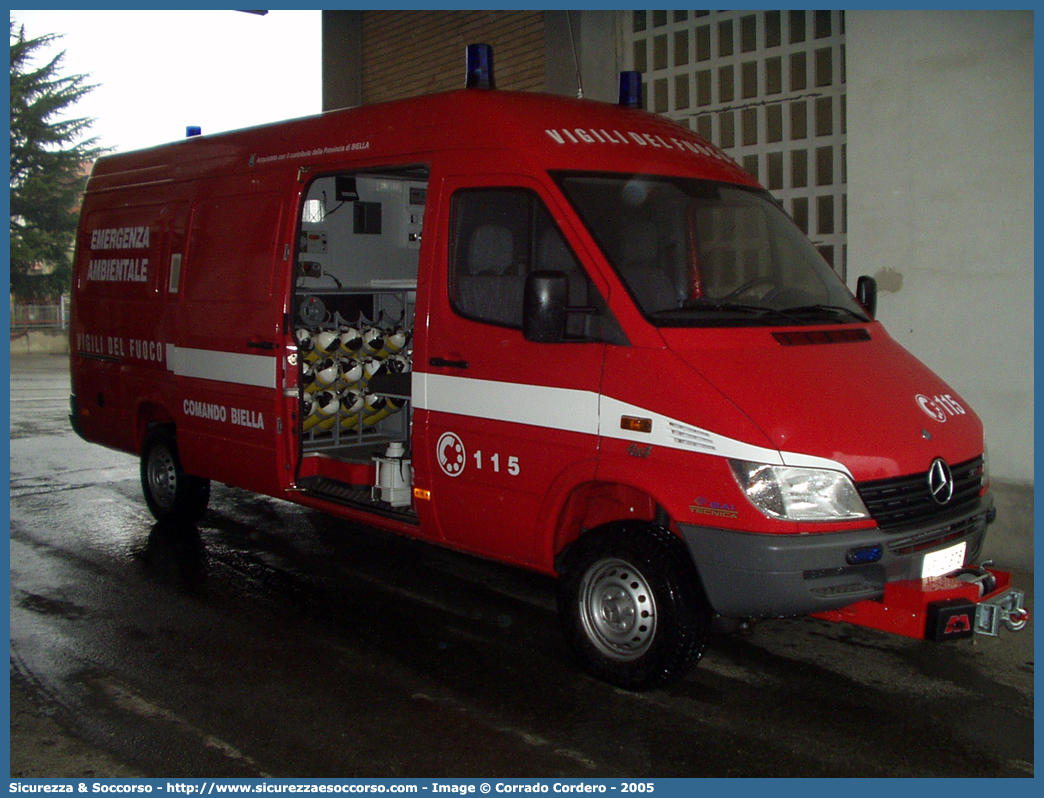 VF 21675
Corpo Nazionale Vigili del Fuoco
Nucleo N.B.C.R.
Mercedes Benz Sprinter 313 4x4 I serie restyling
Parole chiave: Corpo;Nazionale;Vigili del Fuoco;Vigili;Fuoco;Mercedes Benz;Sprinter;NBCR;N.B.C.R.;Nucleare;Batteriologico;Chimico;Radiologico;Radiometrico;Radiometria;Radioattività;Radioattivita