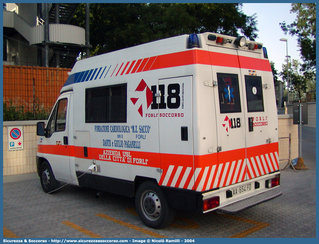 FO 08
118 Romagna Soccorso
Ambito Territoriale di Forlì
Fiat Ducato II serie
Allestitore EDM S.r.l.
Parole chiave: 118;Romagna;Soccorso;Forlì;Ambulanza;Fiat;Ducato;EDM