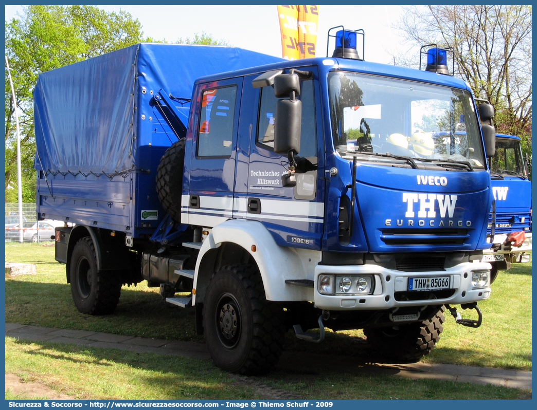 THW 85066
Bundesrepublik Deutschland
Technisches Hilfswerk
Iveco EuroCargo 100E18 4x4 II generation
Parole chiave: THW;Technisches;Hilfswerk;Iveco;EuroCargo;100E18;4x4;85066