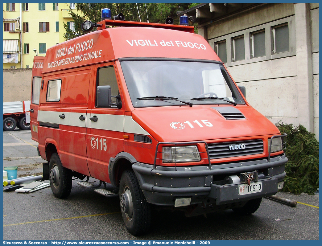 VF 16910
Corpo Nazionale Vigili del Fuoco
Nucleo Speleo Alpino Fluviale
Iveco Daily 40-10 4x4 II serie
Parole chiave: VVF;V.V.F.;Corpo;Nazionale;Vigili;del;Fuoco;Iveco;Daily;40-10;SAF;S.A.F.;Speleo;Alpino;Fluviale