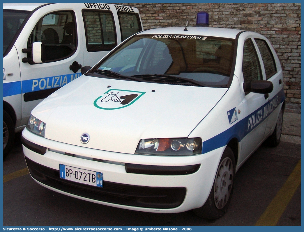 -
Polizia Municipale
Comune di Loreto
Fiat Punto II serie
Parole chiave: Polizia;Locale;Municipale;Loreto;Fiat;Punto